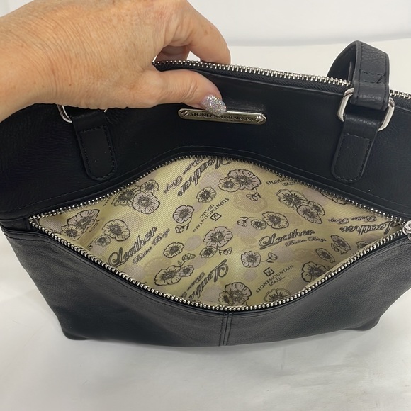 Stone Mountain USA Black Shoulder Handbag Silver Hardware Exterior Zip Pocket - Picture 7 of 17